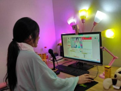 酷狗主播龙泽天直播喝三勒浆，呼吁年轻人少熬夜
