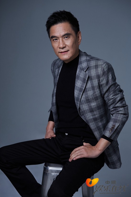 李强曝时尚大片 风度不凡彰显绅士品格