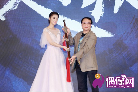 杨子曝黄圣依吃香辣蟹组图，秒变表情包萌翻网友