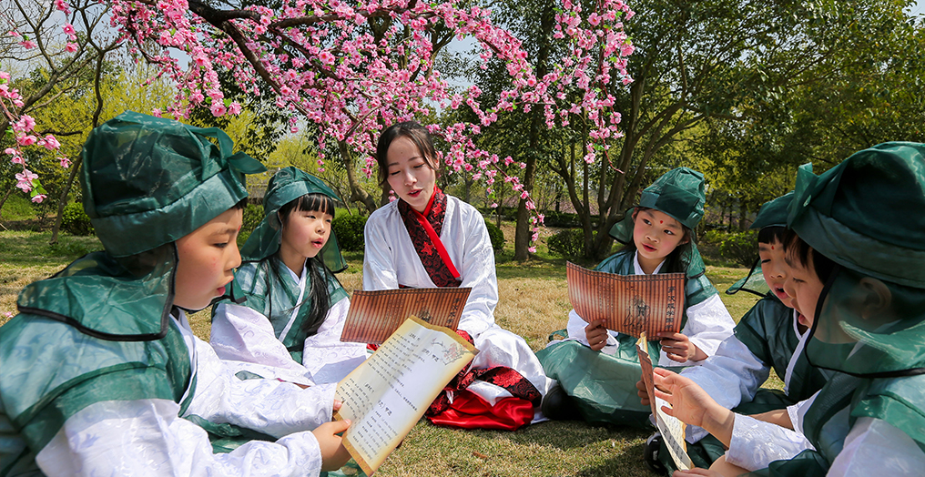 萌翻天！象山小童星十里桃林学国学