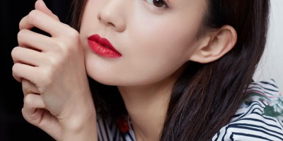 李一桐曝封面大片 灵气女孩诠释格调生活