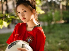 赵露思化身足球少女助力世界杯 发博表示遗憾网友：“毒奶属性”