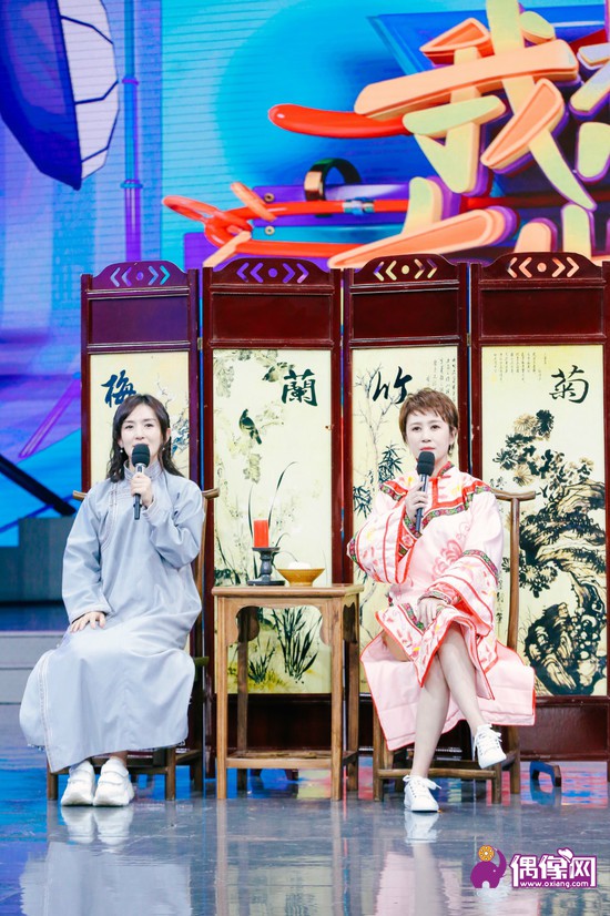 马丽《快本》跨界唱跳歌手精彩不断  与谢娜冷宫争宠嗨翻全场