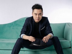 赵晓苏最新写真曝光   浪漫绅士风尽显迷人魅力