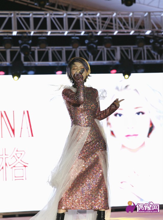 崔子格亮相可可托海音乐节 OST女王与家乡相“乐”假期