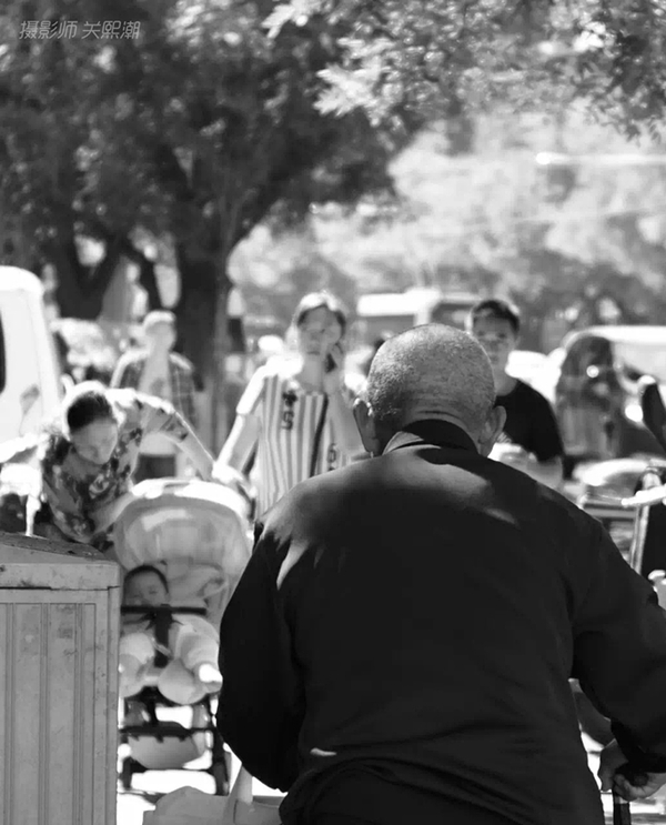 把爱《给爹妈》，小柯化身春运小“佩奇”，将爱和温暖全配齐