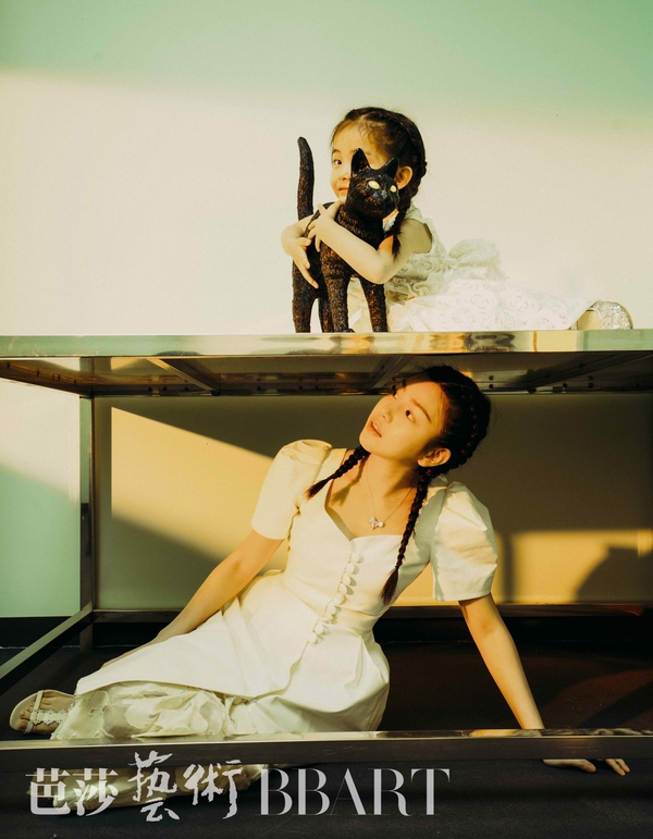 陈妍希“男仔头”造型拍摄大片 超现实诠释艺术生活