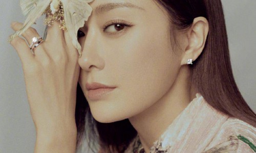 秦岚再登《InStyle优家画报》温柔恣意尽显女性魅力