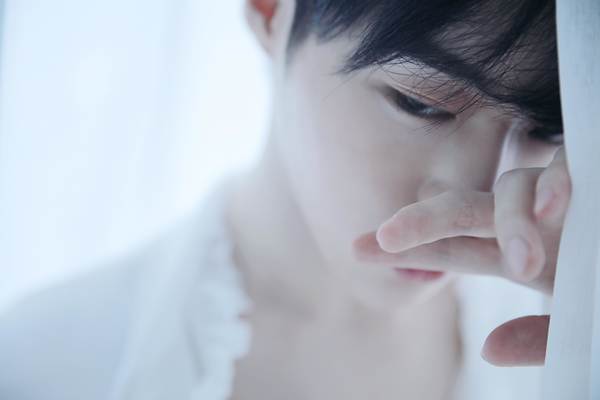 清风明月白衣少年  苏尔眼有星河