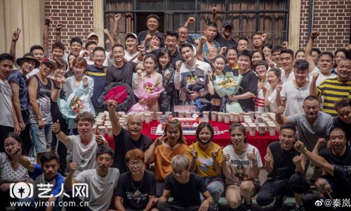 秦岚《怪你过分美丽》杀青 深夜晒照告别角色