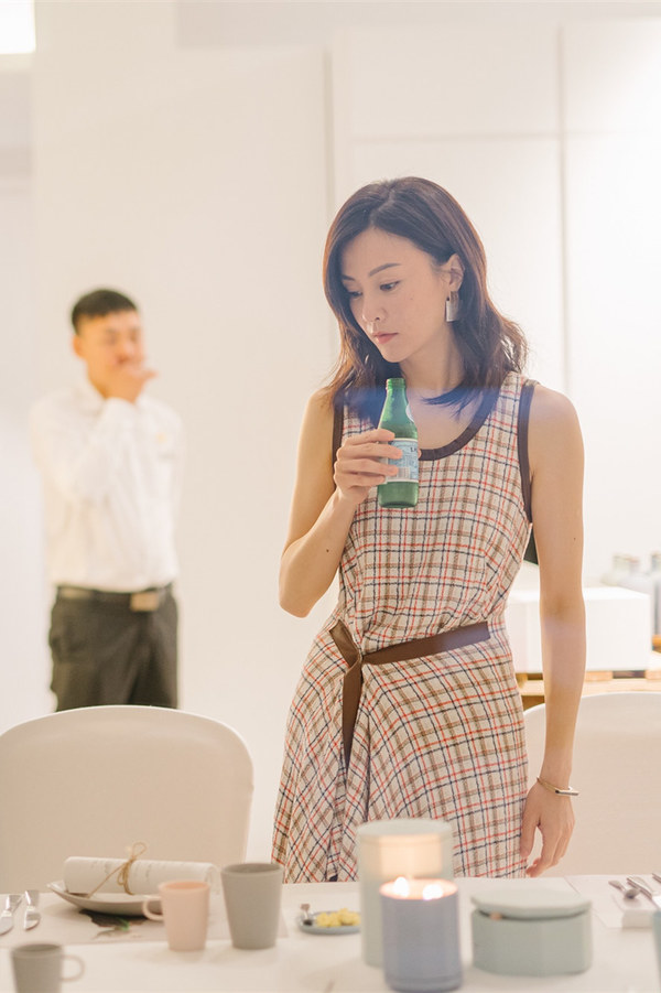 刘孜新店开幕闺蜜齐助阵 童年女神再相聚依然惊艳