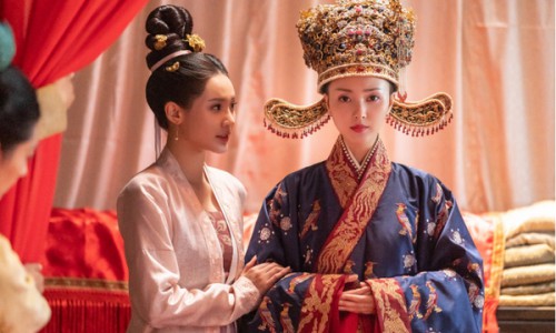 《鹤唳华亭》太子妃华丽暂别  程小蒙走心演技引爆全网热议，封顶热搜首位！