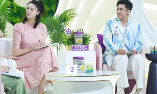 《王牌育儿师》陈铭首谈三胎育儿经 惠若琪曝妹妹“心酸史”