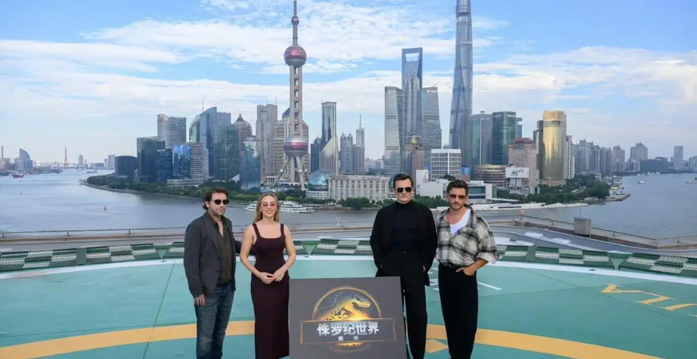 斯嘉丽.约翰逊空降上海 侏罗纪宇宙开启新纪元